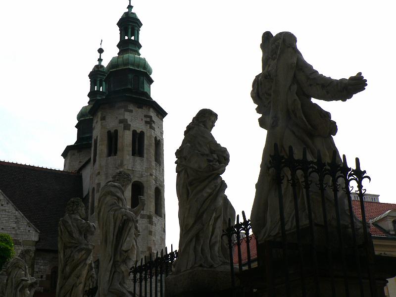 0017_Die Zwölf Apostel der Peter und Paul Kirche - Kirchturm der Andreaskirche.jpg